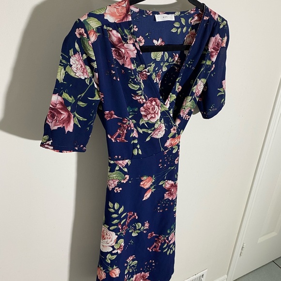 Floral Wrap Dress - Picture 4 of 6